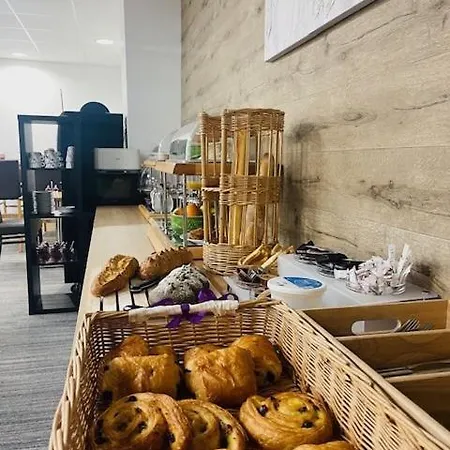 Logis Le Bocage Отель Монмаро